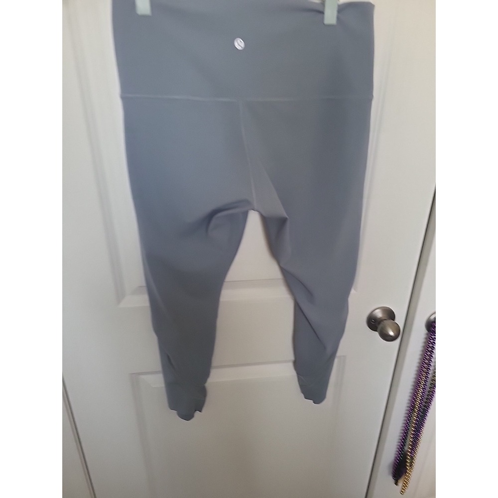 Lululemon - Picture 3 of 4